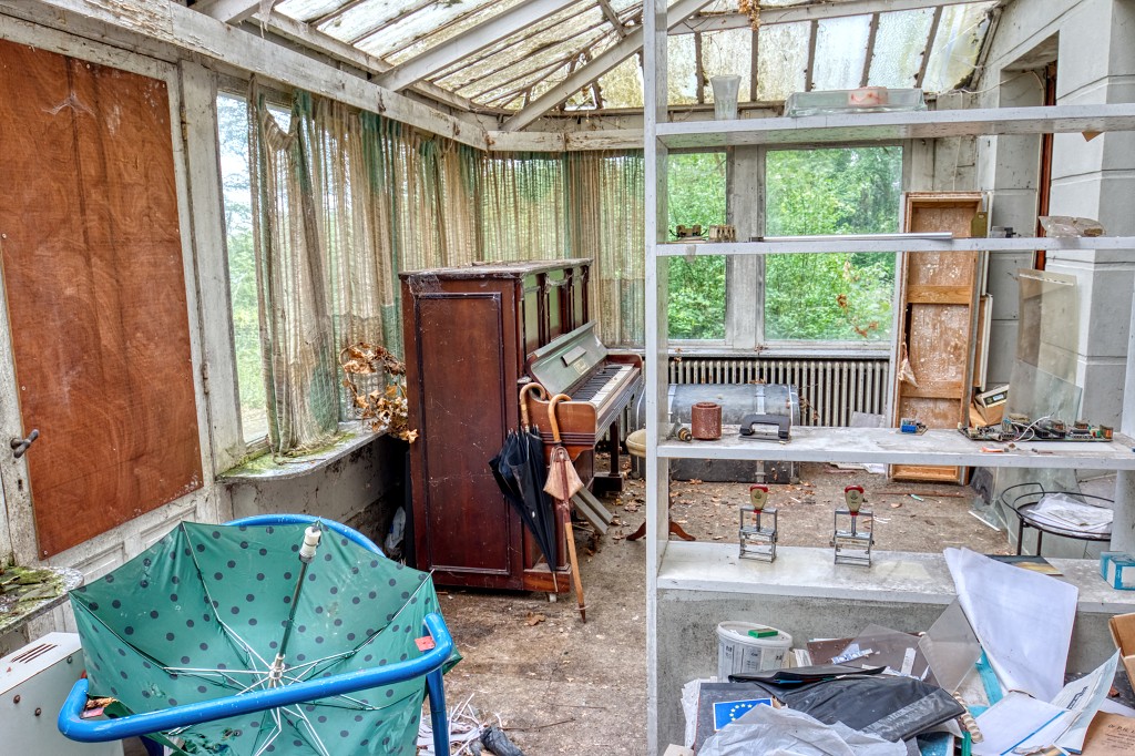 HDR manoir de l'avocat urbex decay verlaten villa lost place places abandoned explorer piano belgie belgique